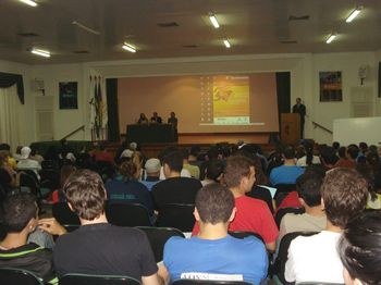 Acadêmicos(as) de Educação Física participam de seminário de orientação de atividades físicas Acadêmicos(as) de Educação Física participam de seminário de orientação de atividades físicas