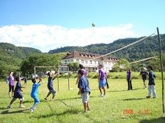 Acadêmicos(as) de Educação Física promovem atividades de recreação com menores carentes Acadêmicos(as) de Educação Física promovem atividades de recreação com menores carentes