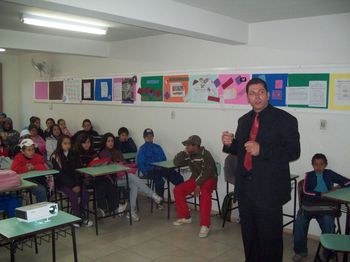 Acadêmicos da FAMES realizam palestras sobre drogas em escolas Acadêmicos da FAMES realizam palestras sobre drogas em escolas