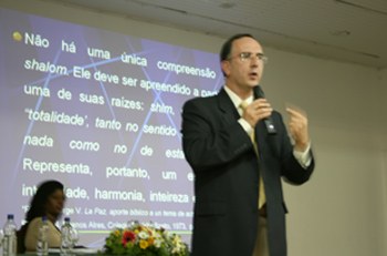 Aniversário de 10 anos da Faculdade Metodista é marcado por mensagem de paz Aniversário de 10 anos da Faculdade Metodista é marcado por mensagem de paz