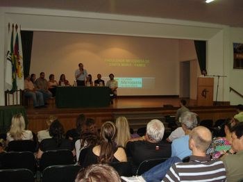 Calouros(as) da FAMES são recebidos(as) pelas equipes diretiva e acadêmica da instituição Calouros(as) da FAMES são recebidos(as) pelas equipes diretiva e acadêmica da instituição