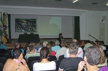 Calouros(as) da FAMES são recebidos(as) por professores(as), pastoral e direção Calouros(as) da FAMES são recebidos(as) por professores(as), pastoral e direção