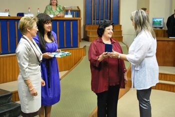 Coordenadora da Cátedra de Gênero da FAMES recebe Comenda pelo Dia Internacional da Mulher Coordenadora da Cátedra de Gênero da FAMES recebe Comenda pelo Dia Internacional da Mulher