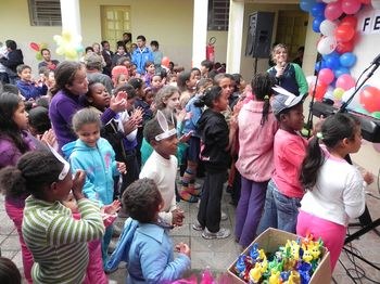 Coordenadoria de Extensão da FAMES realiza atividade em comemoração a Páscoa e ao Dia das Mães no IMAS Coordenadoria de Extensão da FAMES realiza atividade em comemoração a Páscoa e ao Dia das Mães no IMAS
