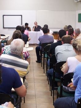 Docentes da FAMES discutem a formação humana em seminário Docentes da FAMES discutem a formação humana em seminário