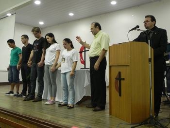 Emoção marcou culto de intercessão às famílias enlutadas da FAMES Emoção marcou culto de intercessão às famílias enlutadas da FAMES