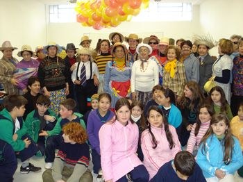 Escola para adultos encerra o semestre com festa junina Escola para adultos encerra o semestre com festa junina