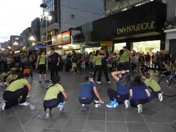 Grupos de dança da FAMES e do Centenário realizam intervenção no Calçadão de Santa Maria Grupos de dança da FAMES e do Centenário realizam intervenção no Calçadão de Santa Maria