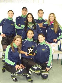 Grupos de dança do Colégio Centenário e da FAMES conquistam prêmios em festivais Grupos de dança do Colégio Centenário e da FAMES conquistam prêmios em festivais