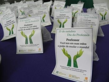 Homenagens para colaboradores e professores Homenagens para colaboradores e professores