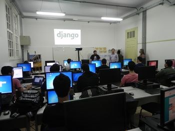 Palestras e mini-cursos foram realizados na Semana Acadêmica de Sistemas de Informação - FAMES Palestras e mini-cursos foram realizados na Semana Acadêmica de Sistemas de Informação - FAMES