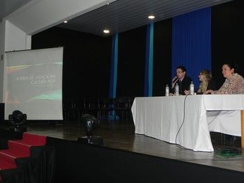 Projeto Fazendo Arte para pensar Direito realizou palestra na FAMES Projeto Fazendo Arte para pensar Direito realizou palestra na FAMES