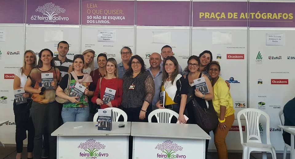 Lançamento do livro do curso de administração na feira do livro