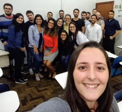 Em 30/04 foi a vez da Turma de Gestão Tributária I do Curso de Ciências Contábeis receber a Egressa Carine, que falou sobre a profissão contábil e o mercado de trabalho com o tema “Me formei, e agora??”