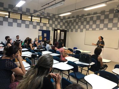 Léa Japur apresenta seus projetos em aula inaugural de Design de Interiores