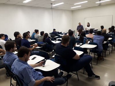 Alunos de Engenharia participam de palestra sobre gestão de projetos